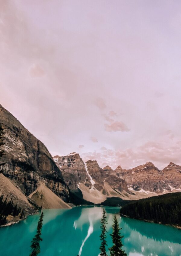 A GUIDE TO MORAINE LAKE IN BANFF NATIONAL PARK