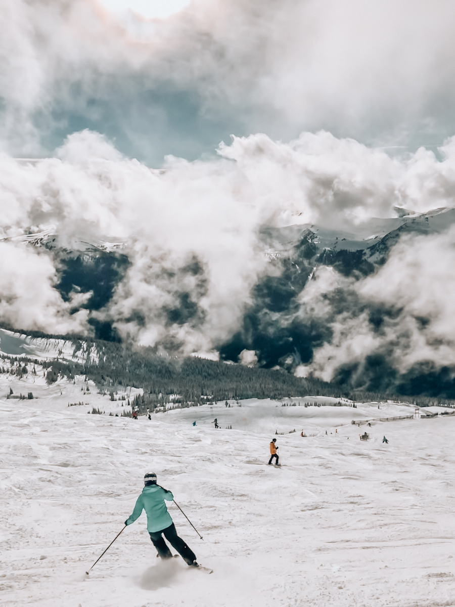 the-best-time-to-ski-in-whistler-from-a-local-2023-what-lynn-loves